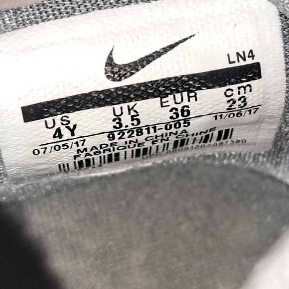 Nike Lebron XV Youth Size 4 City Edition - Picture 8 of 8